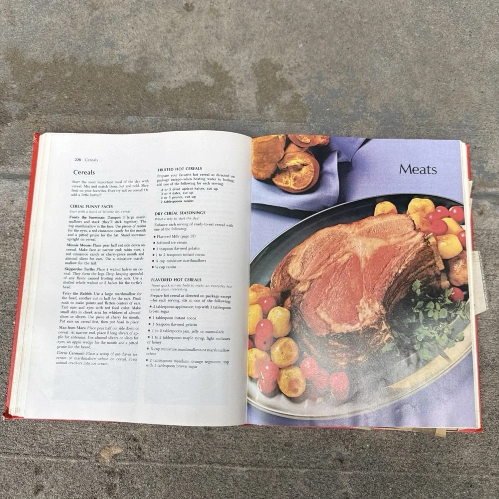 Vintage 1974 Betty Crocker Cookbook 21st Printing Hardcover Golden Press Pie
